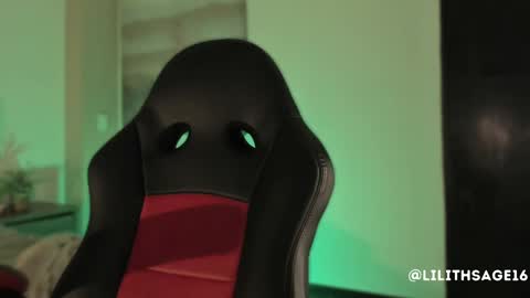 lilith_sage_ online show from October 1, 11:27 am