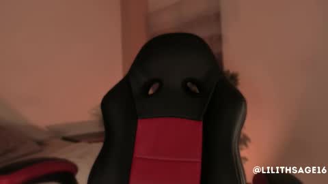 lilith_sage_ online show from October 14, 11:44 am