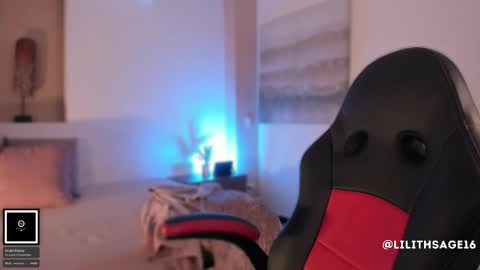 lilith_sage_ online show from December 17, 12:11 pm