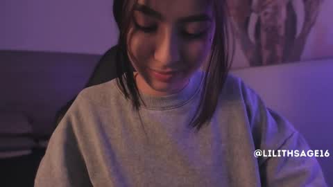 lilith_sage_ online show from May 22, 8:36 pm