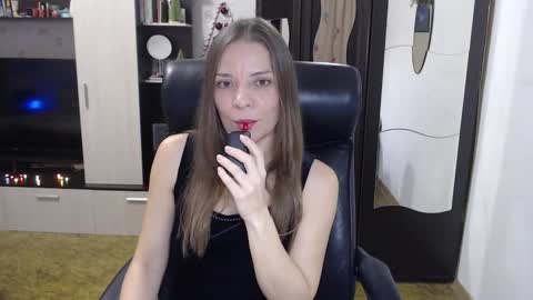 Snapshot of lilith_small21 chatting on December 17, 9:15 am lilith small21 online show from December 17, 9:15 am