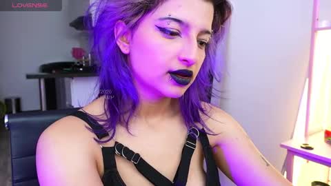 Snapshot of lilith_vamp chatting on May 20, 3:40 pm LILITH 200 LIKES Thursday Clown Costume M online show from May 20, 3:40 pm