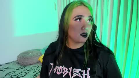 Snapshot of lilith_zenith20 chatting on December 5, 4:32 am Lilith online show from December 5, 4:32 am