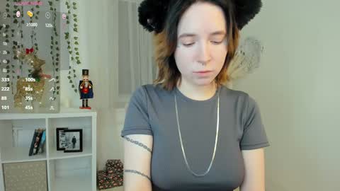 Snapshot of lilithlunna chatting on December 28, 4:30 am Lilith online show from December 28, 4:30 am