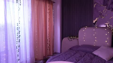 Snapshot of lilithluxor_ chatting on March 31, 12:49 pm Lilith online show from March 31, 12:49 pm