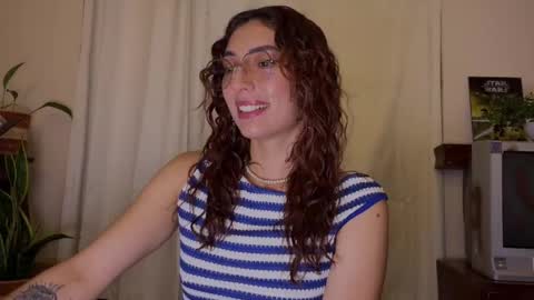 Snapshot of lilithrose_b chatting on May 21, 4:41 am Lele online show from May 21, 4:41 am