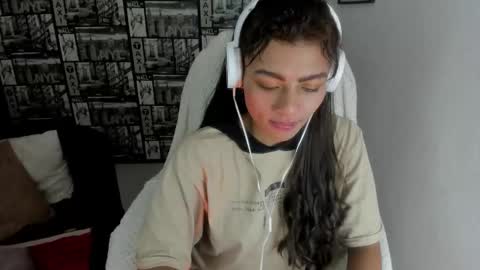 Snapshot of lilithsabeth chatting on February 13, 3:39 am lilithsabeth online show from February 13, 3:39 am