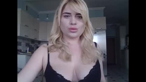 Snapshot of liliya133244 chatting on April 5, 8:44 am liliya133244 online show from April 5, 8:44 am