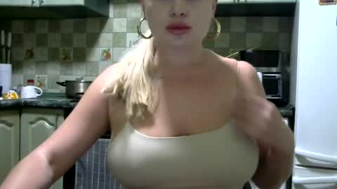Snapshot of liliya133244 chatting on July 8, 12:59 am liliya133244 online show from July 8, 12:59 am