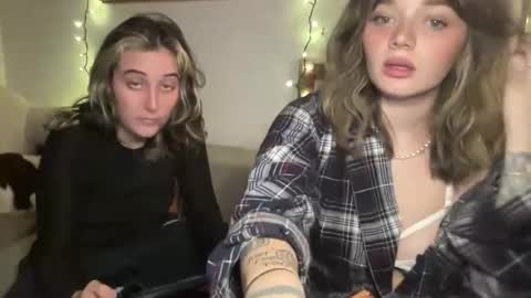 lilldaddysgirl online show from December 17, 3:12 am