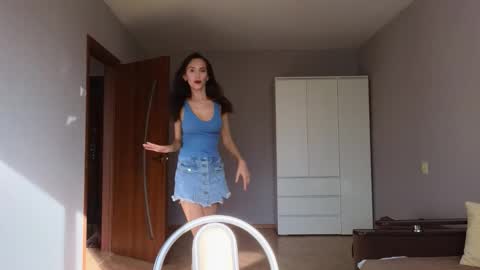 Lillian online show from October 5, 5:17 am