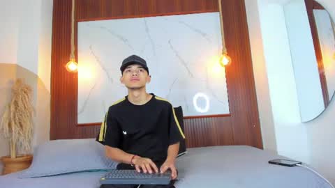 Snapshot of lillian_lee1 chatting on June 21, 6:32 pm lillian_lee1 online show from June 21, 6:32 pm