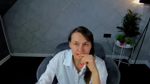lillian_white1 online show from December 13, 8:30 am