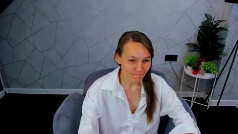 lillian_white1 online show from December 18, 8:31 am