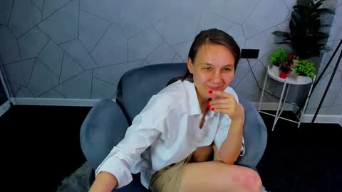lillian_white1 online show from December 19, 10:24 am