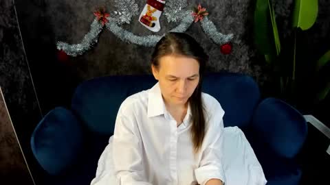 lillian_white1 online show from December 31, 12:32 am
