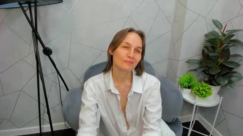 lillian_white1 online show from March 11, 1:34 pm