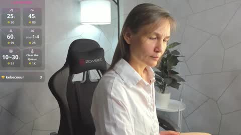 lillian_white1 online show from September 14, 12:43 am