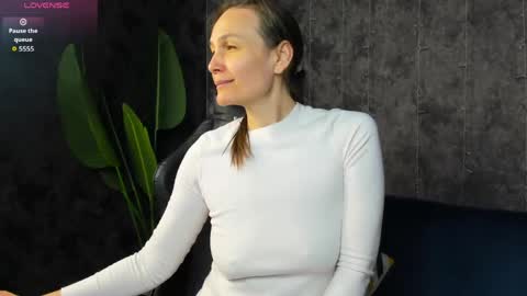 lillian_white1 online show from April 16, 1:06 am
