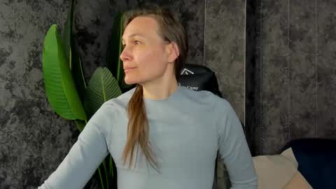 lillian_white1 online show from May 4, 12:50 am