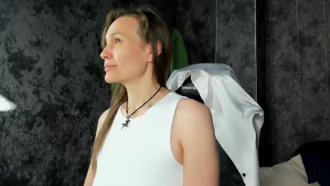 lillian_white1 online show from May 5, 1:13 am