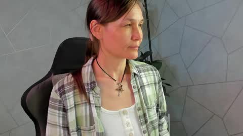 lillian_white1 online show from May 8, 9:03 am