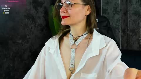 lillian_white1 online show from May 19, 1:00 am