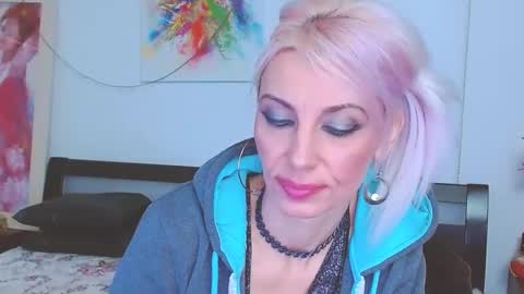 Snapshot of lillianasara chatting on February 5, 1:37 am Lara online show from February 5, 1:37 am