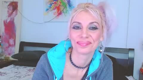 Snapshot of lillianasara chatting on February 5, 5:20 am Lara online show from February 5, 5:20 am