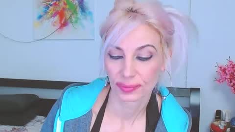 Snapshot of lillianasara chatting on February 8, 7:37 am Lara online show from February 8, 7:37 am