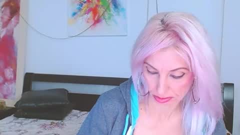 Snapshot of lillianasara chatting on February 13, 10:33 pm Lara online show from February 13, 10:33 pm