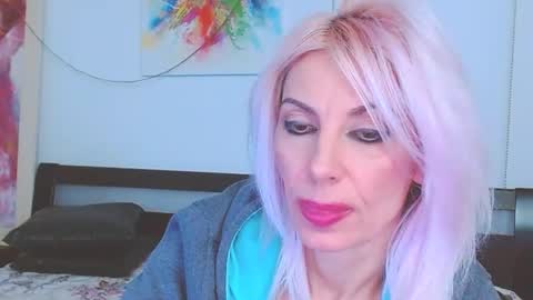 Snapshot of lillianasara chatting on February 14, 3:11 am Lara online show from February 14, 3:11 am