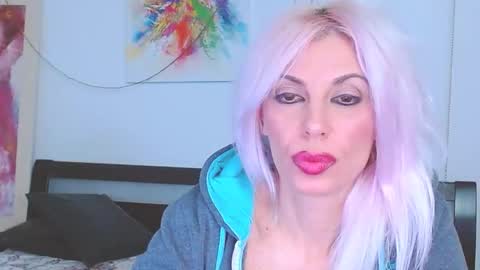 Snapshot of lillianasara chatting on February 15, 9:15 pm Lara online show from February 15, 9:15 pm