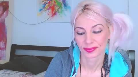 Snapshot of lillianasara chatting on February 16, 10:32 pm Lara online show from February 16, 10:32 pm