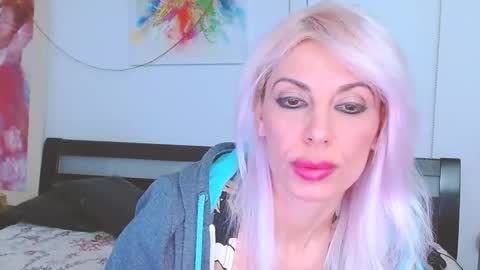 Snapshot of lillianasara chatting on February 17, 3:25 am Lara online show from February 17, 3:25 am