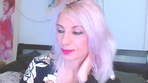 Snapshot of lillianasara chatting on February 17, 8:15 pm Lara online show from February 17, 8:15 pm