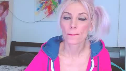 Snapshot of lillianasara chatting on February 20, 7:19 pm Lara online show from February 20, 7:19 pm