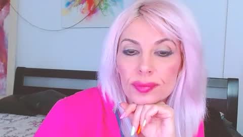 Snapshot of lillianasara chatting on February 21, 8:07 am Lara online show from February 21, 8:07 am