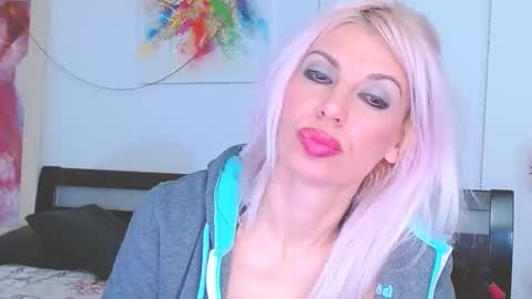 Snapshot of lillianasara chatting on February 21, 11:10 pm Lara online show from February 21, 11:10 pm