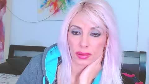 Snapshot of lillianasara chatting on February 22, 5:02 am Lara online show from February 22, 5:02 am