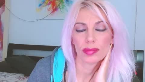 Snapshot of lillianasara chatting on February 22, 9:26 pm Lara online show from February 22, 9:26 pm