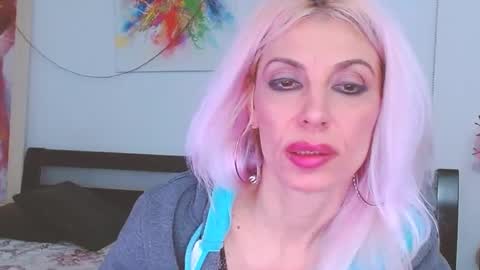 Snapshot of lillianasara chatting on February 23, 8:28 am Lara online show from February 23, 8:28 am