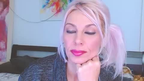 Snapshot of lillianasara chatting on February 23, 8:11 pm Lara online show from February 23, 8:11 pm