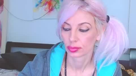 Snapshot of lillianasara chatting on February 25, 1:52 am Lara online show from February 25, 1:52 am