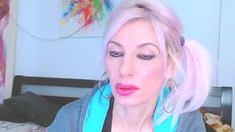 Snapshot of lillianasara chatting on February 25, 11:33 pm Lara online show from February 25, 11:33 pm