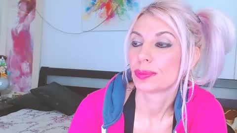 Snapshot of lillianasara chatting on February 26, 8:11 pm Lara online show from February 26, 8:11 pm