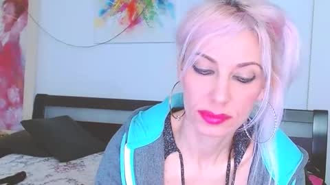 Snapshot of lillianasara chatting on March 2, 3:13 am Lara online show from March 2, 3:13 am