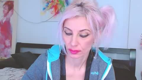 Snapshot of lillianasara chatting on March 4, 5:32 am Lara online show from March 4, 5:32 am