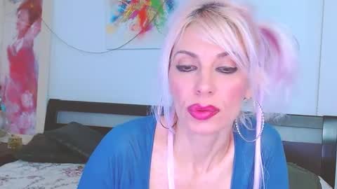 Snapshot of lillianasara chatting on March 7, 7:38 pm Lara online show from March 7, 7:38 pm