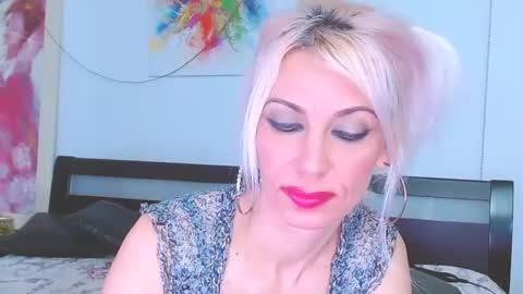 Snapshot of lillianasara chatting on March 11, 3:05 am Lara online show from March 11, 3:05 am